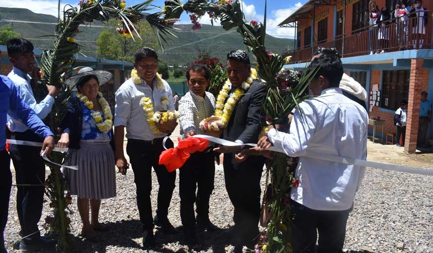 Acto de entrega Construcción de aulas y batería de baños Unidad Educativa Caporaya Nivel Secundaria